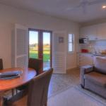 Bridle Guesthouse - Tourism Caloundra 0