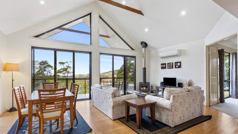 Ravensbourne Escape Stella Luna - Tourism Caloundra 1