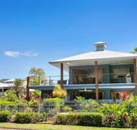 Reeflections Beachfront Holiday House