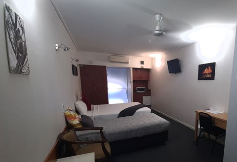 Ayr Travellers Motel - Tourism Caloundra 3