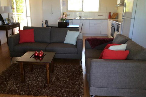 Tinaroo Sunset Retreat - Tourism Caloundra 5