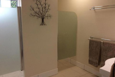 Tinaroo Sunset Retreat - Tourism Caloundra 6