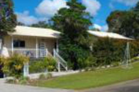 Tinaroo Sunset Retreat - Tourism Caloundra 0