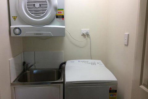 Tinaroo Sunset Retreat - Tourism Caloundra 2