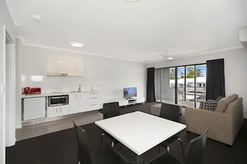 Cooroy Luxury Motel Apartments Noosa - Tourism Caloundra 4