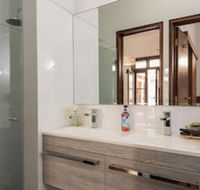 Fairway Manor Accommodation - Tourism Caloundra