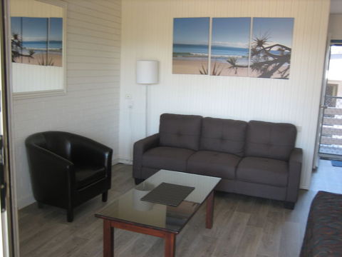 Regency Waterfront Motel - Tourism Caloundra 2