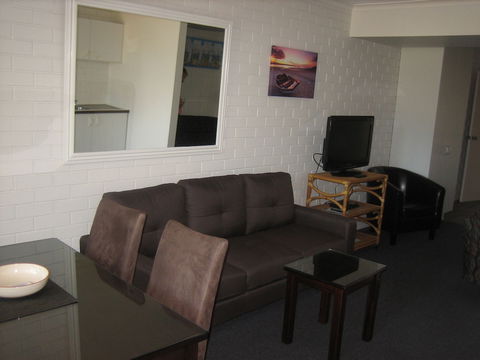 Regency Waterfront Motel - Tourism Caloundra 7