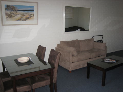 Regency Waterfront Motel - Tourism Caloundra 6