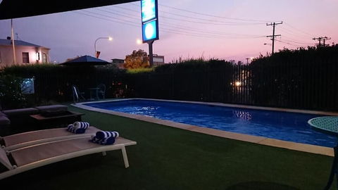 Adelong Motel - Tourism Caloundra 4