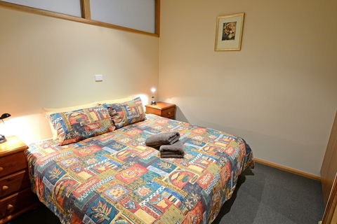 Falls Creek Country Club - Tourism Caloundra 0