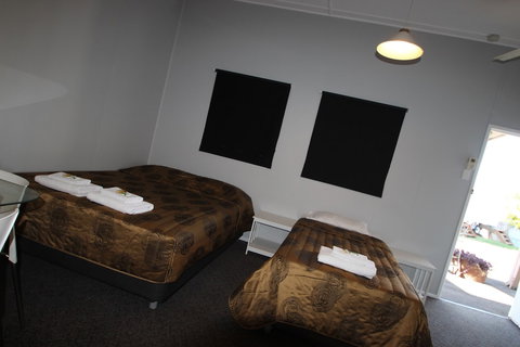 Ned Kelly's Motel - Tourism Caloundra 5