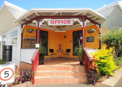 Ned Kelly's Motel - Tourism Caloundra 0