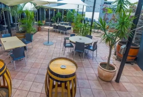 Lockleys Hotel - Tourism Caloundra 6