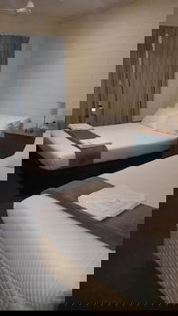 Lockleys Hotel - Tourism Caloundra 1