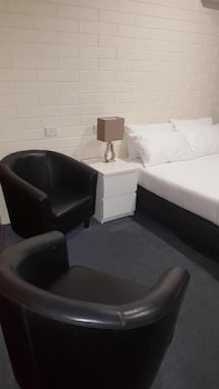 Lockleys Hotel - Tourism Caloundra 3