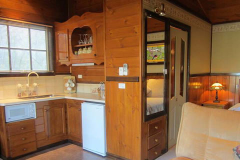 Willowlake Cottages - Tourism Caloundra 7