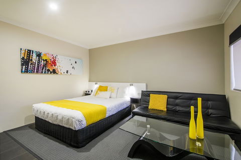 The Abbey Motor Inn - Tourism Caloundra 1