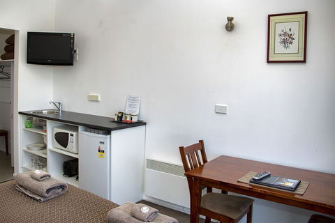 Delatite Apartments Timbertop & Fir - Tourism Caloundra 3