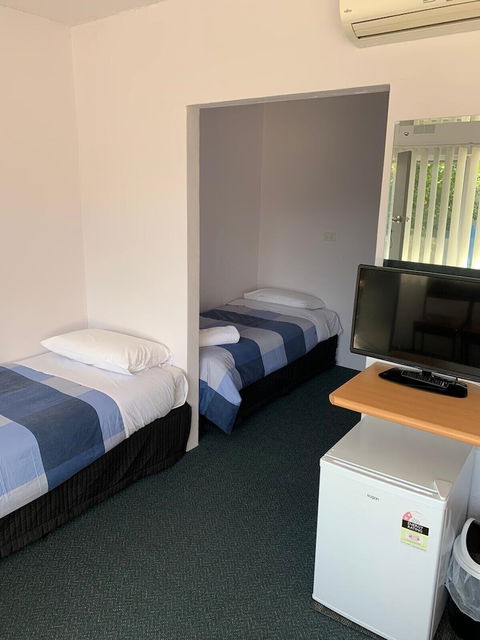 Mt Beauty Motor Inn - Tourism Caloundra 1