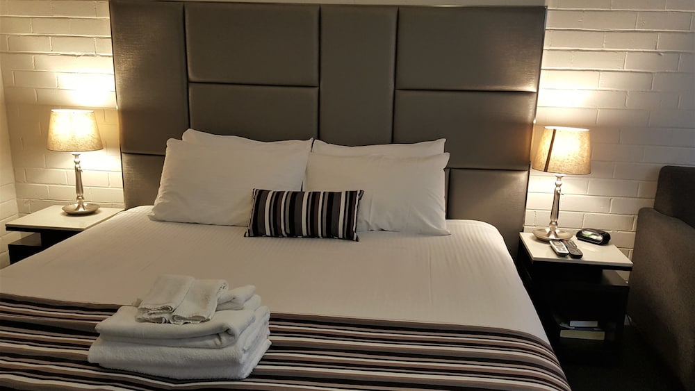 Budgewoi Peninsula NSW Tourism Caloundra