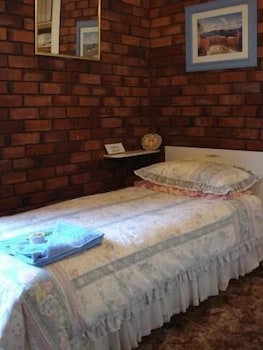 Pamela's Retreat - Tourism Caloundra 1