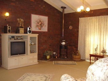 Pamela's Retreat - Tourism Caloundra 5