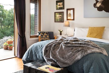 Old Chilli B&B - Tourism Caloundra 1
