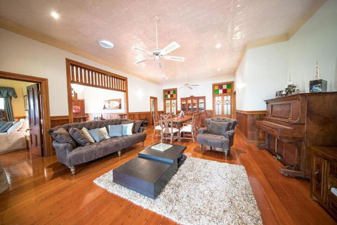 Foxwell Park Lodge & Restaurant - Tourism Caloundra 2