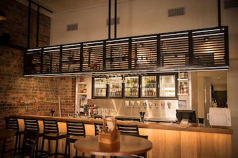 Queens Arms Hotel - Tourism Caloundra 0