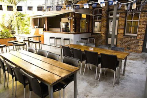 Queens Arms Hotel - Tourism Caloundra 4