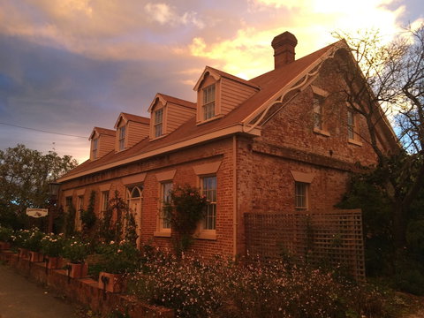 The Racecourse Inn - Tourism Caloundra 1