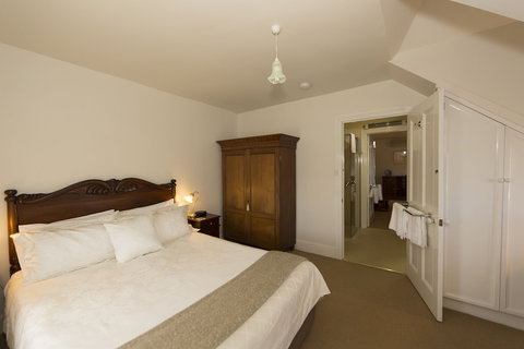 The Racecourse Inn - Tourism Caloundra 4