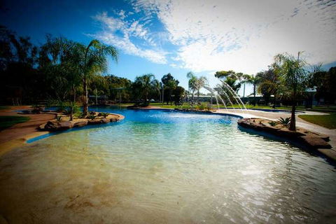Tasman Holiday Parks - Merool On The Murray - Tourism Caloundra 2