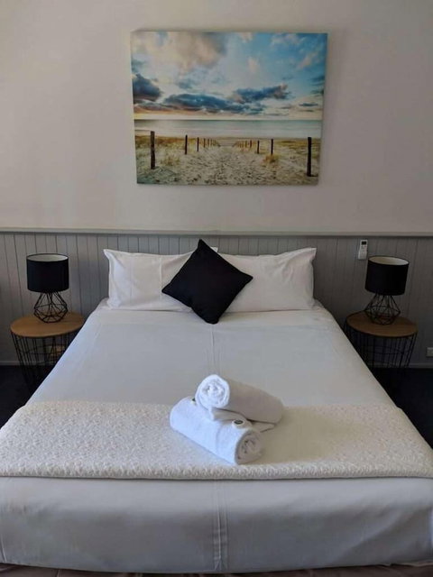 Squid Ink Motel - Tourism Caloundra 4