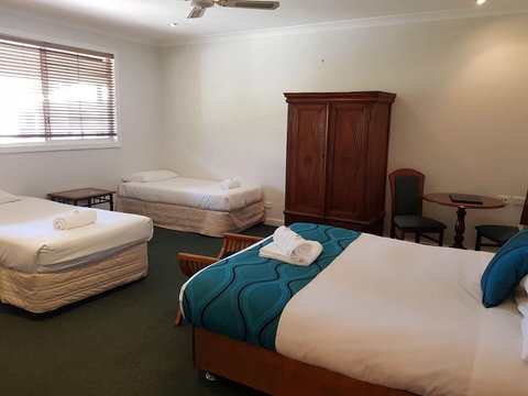 Squid Ink Motel - Tourism Caloundra 3