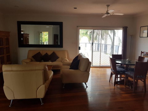 Squid Ink Motel - Tourism Caloundra 6