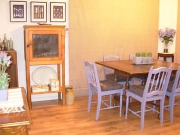 Linger Longer Accommodation SA - Tourism Caloundra 6