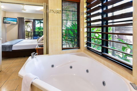 Anchorage Complex - Tourism Caloundra 6