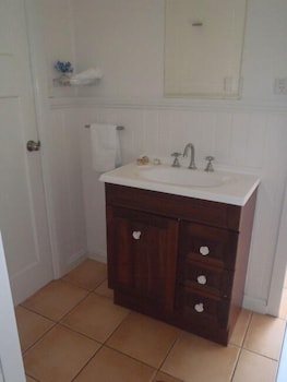 Driftwood Bed And Breakfast - Tourism Caloundra 3