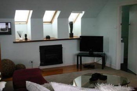 Queenscliff Hotel - Tourism Caloundra 0