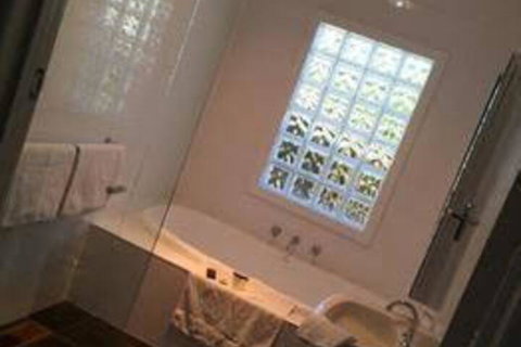 Queenscliff Hotel - Tourism Caloundra 5