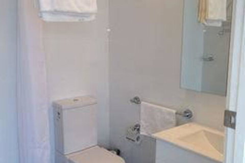 Queenscliff Hotel - Tourism Caloundra 6