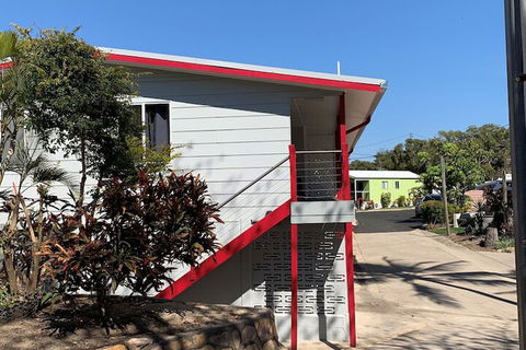 Horseshoe Bay Resort - Tourism Caloundra 3
