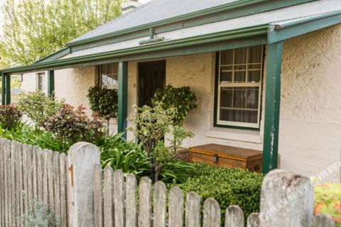 Georgies Cottage - Tourism Caloundra 2