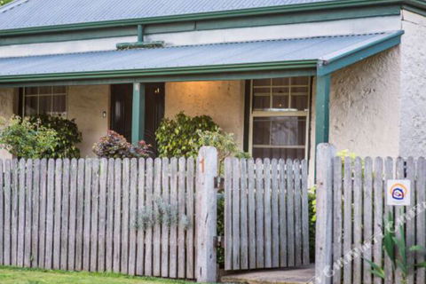 Georgies Cottage - Tourism Caloundra 3