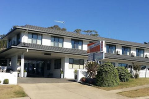 White Manor Motel - Tourism Caloundra 0