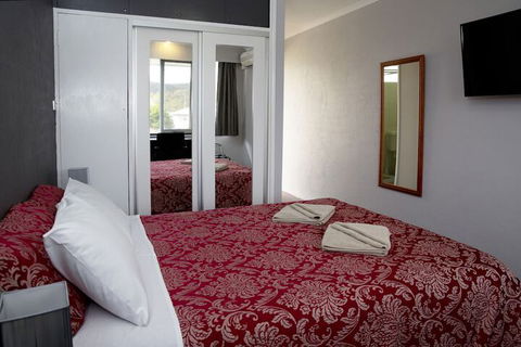 White Manor Motel - Tourism Caloundra 4