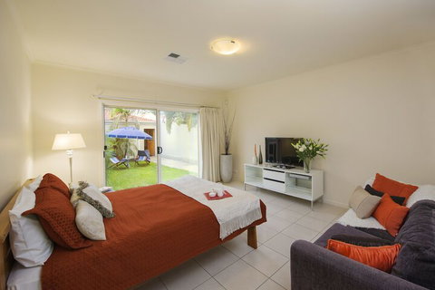 Adelaide Luxury Beach House - Tourism Caloundra 1