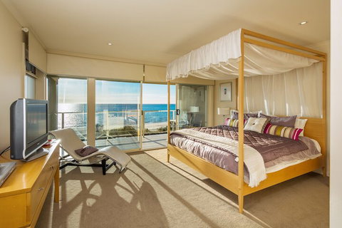 Adelaide Luxury Beach House - Tourism Caloundra 7